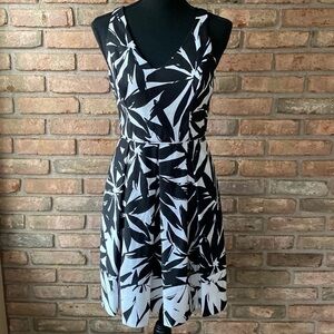 Ashley Graham Beyond Dress with Pockets Size 6P EUC